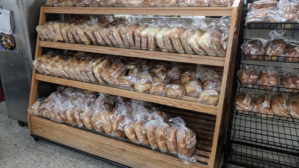 Bayne's – bakery in Rosyth town centre